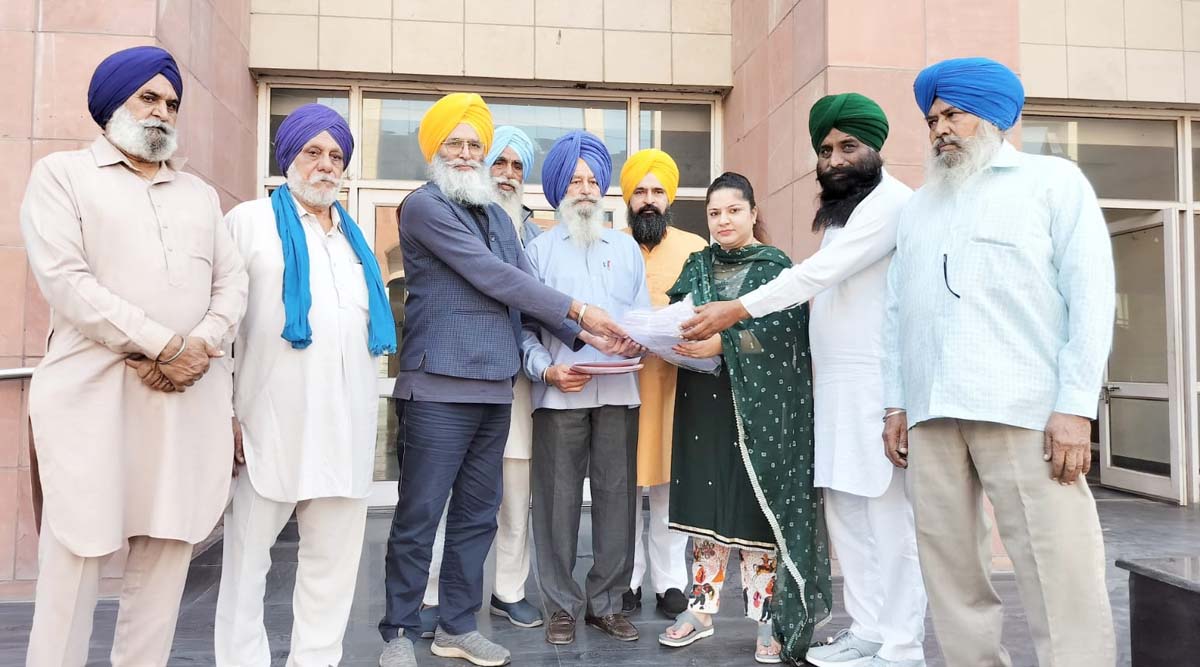 गुरुद्वारा प्रबंधन कमेटी के चुनाव के लिए कुंभड़ा गांव के निवासियों ने बनाई वोटें